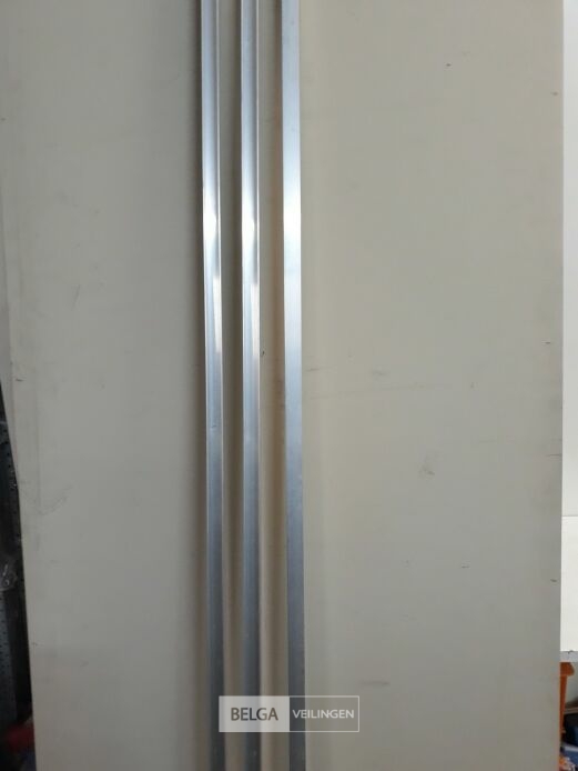 3 x Aluminium profiel 2M 2x U 25mm + 1 x koker 25x25mm – foto 2 – kavel bij Belga Veilingen, Oudsbergen