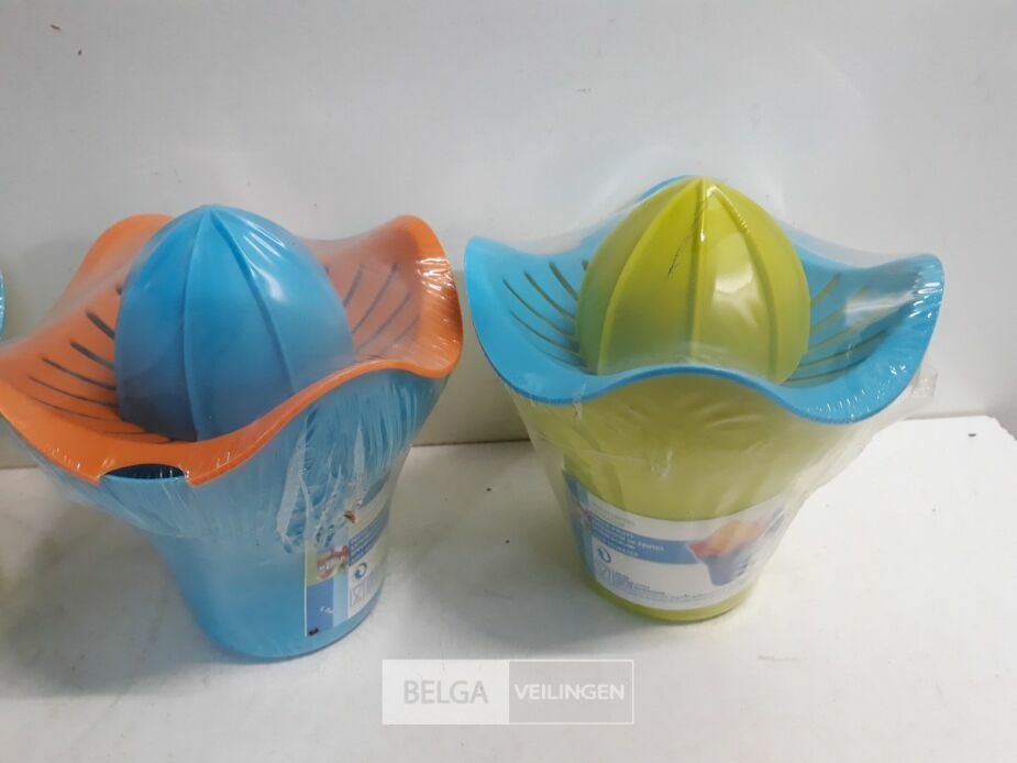 6 x Fruitpers pvc mix kleuren – foto 4 – kavel bij Belga Veilingen, Oudsbergen