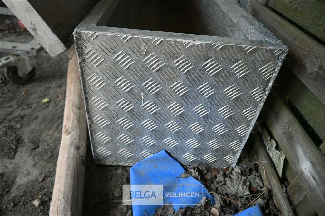 Opbergbak met deksel – foto 5 – kavel bij Belga Veilingen