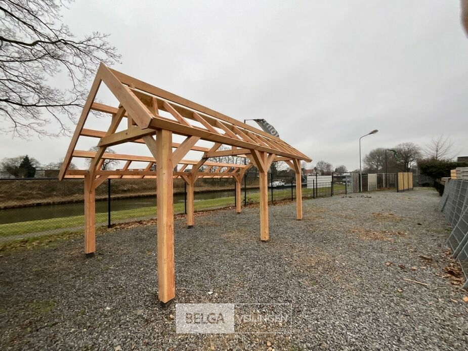 Kapschuur douglas afm 660x360x325cm BxDxH in cm – foto 4 – kavel bij Belga Veilingen, Lummen