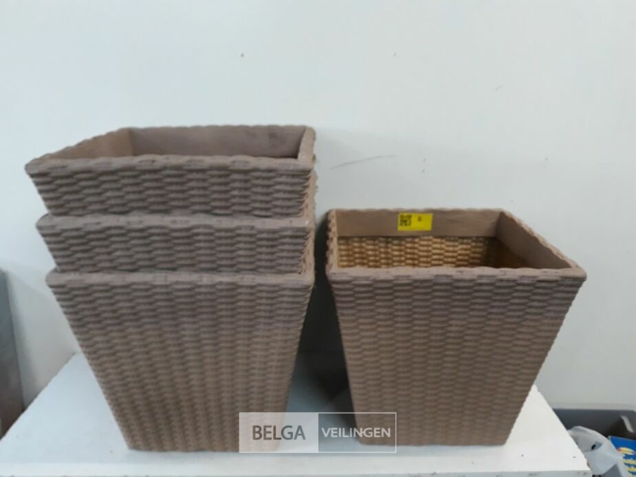 3 x Bloempot vierkant 40 x 40 x H 35 cm – foto 2 – kavel bij Belga Veilingen, Oudsbergen