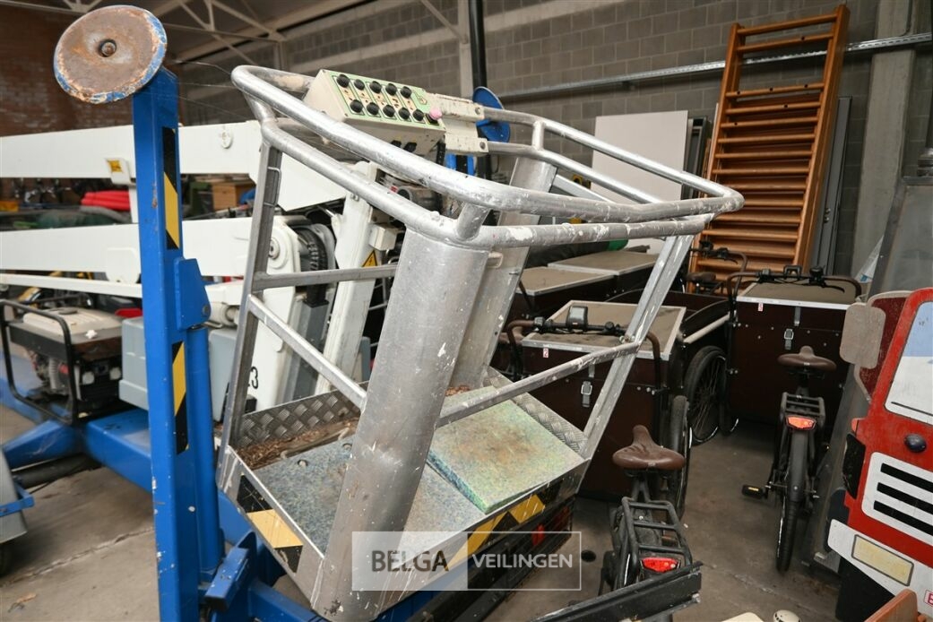SKY-HIGH knikarmhoogwerker – foto 5 – kavel bij Belga Veilingen