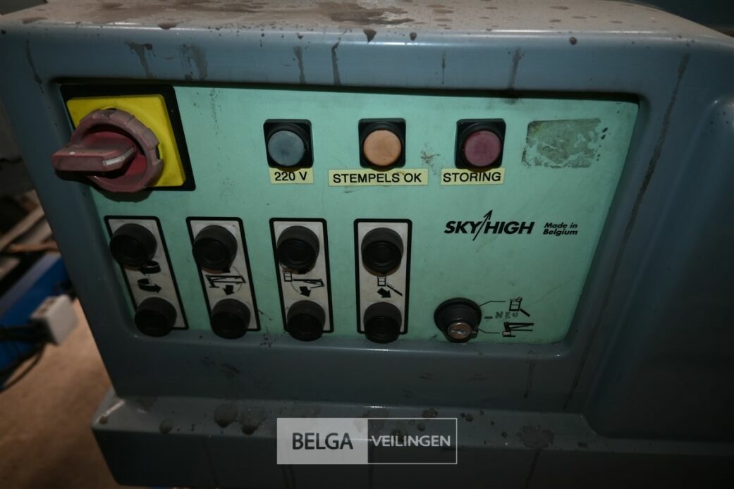 SKY-HIGH knikarmhoogwerker – foto 12 – kavel bij Belga Veilingen