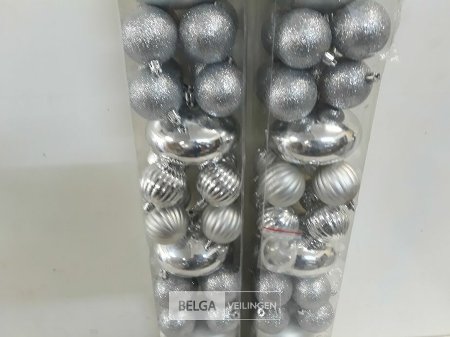 2 x Kerstballen pvc 44 stuks zilver – foto 3 – kavel bij Belga Veilingen, Oudsbergen