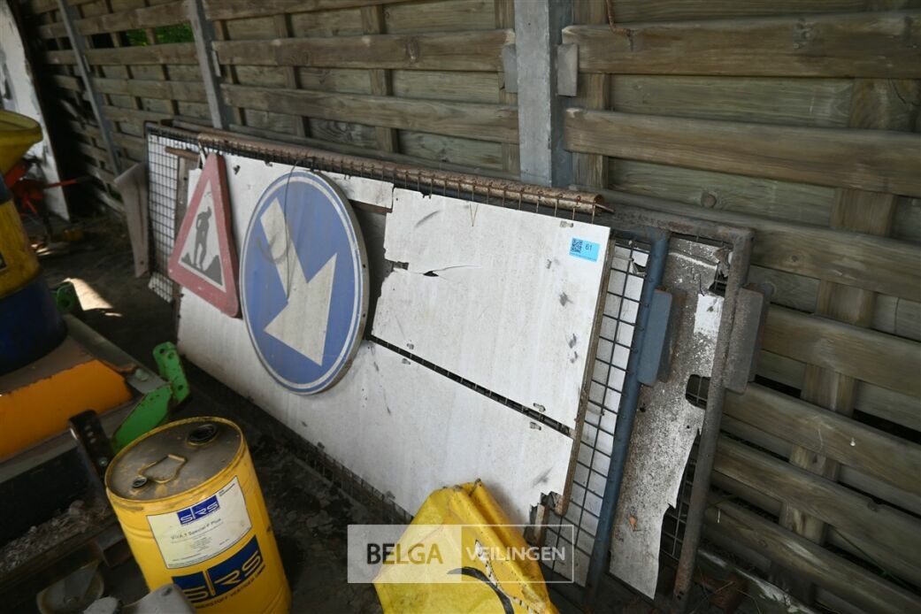 Opbouw huif – foto 2 – kavel bij Belga Veilingen