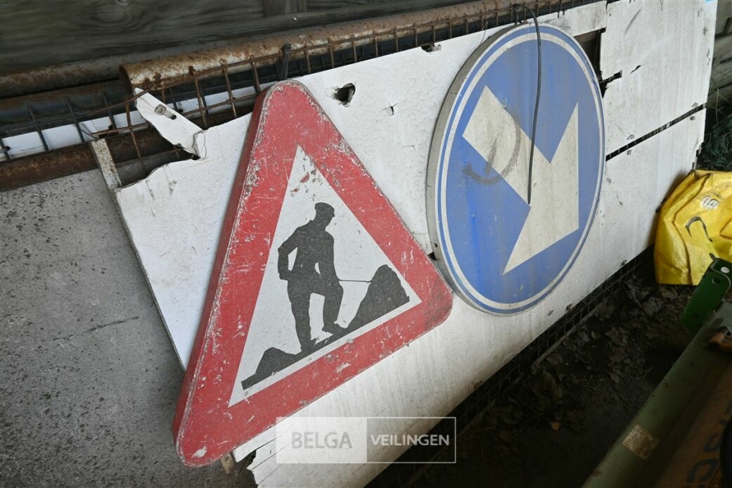 Opbouw huif – foto 5 – kavel bij Belga Veilingen