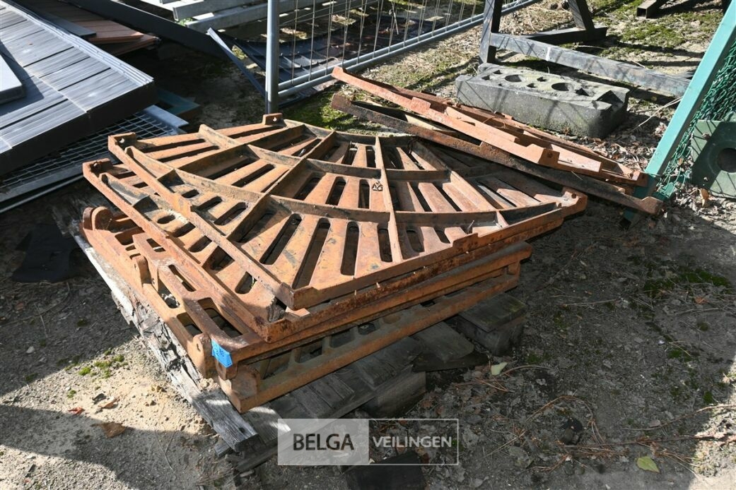 Diverse boomroosters – foto 2 – kavel bij Belga Veilingen