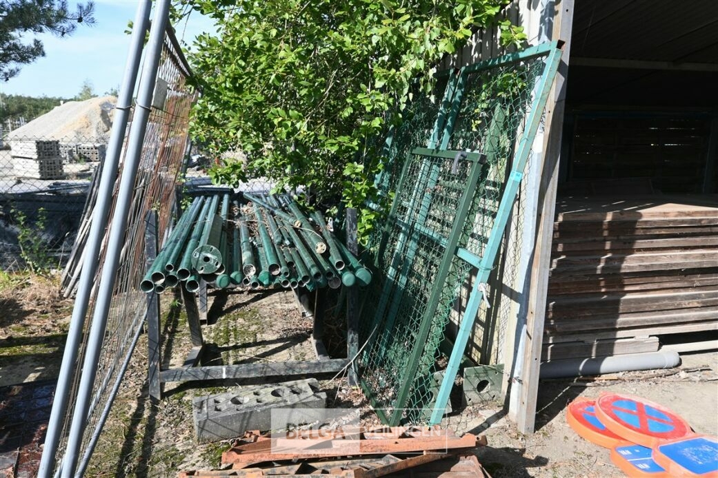 2 Poorten + palen – foto 2 – kavel bij Belga Veilingen