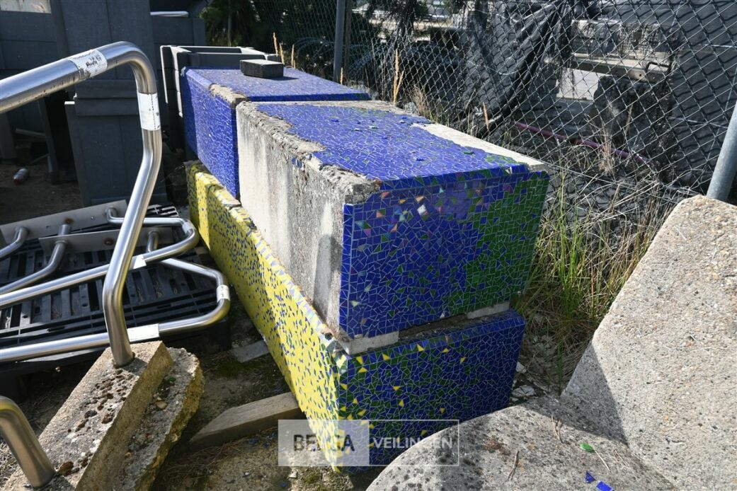 2 Betonnen banken – foto 5 – kavel bij Belga Veilingen
