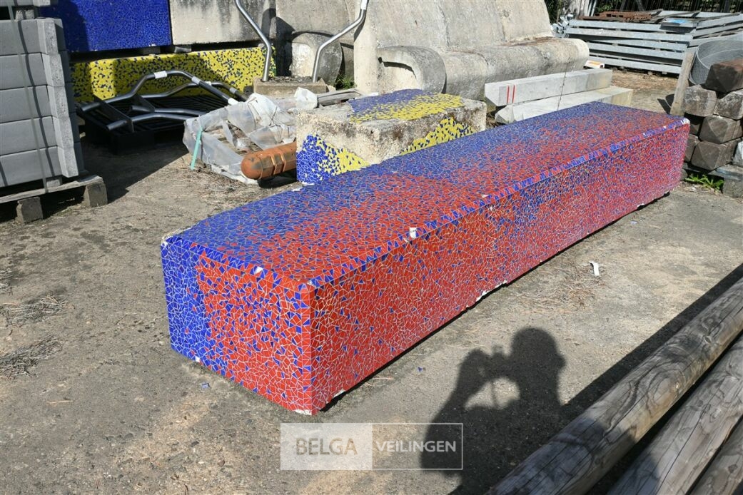 2 Betonnen banken – foto 8 – kavel bij Belga Veilingen