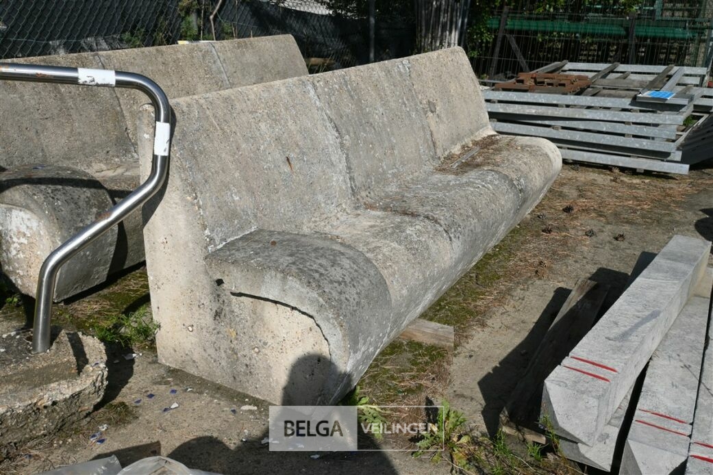 2 Betonnen banken – foto 10 – kavel bij Belga Veilingen