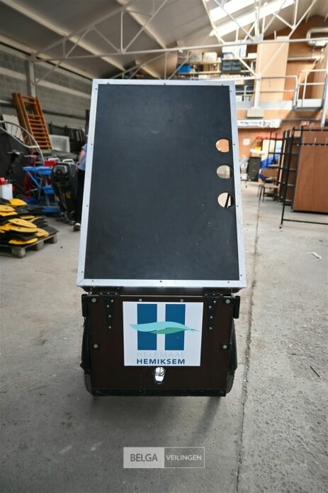 BAFANG elektrische bakfiets met batterij en lader – foto 9 – kavel bij Belga Veilingen