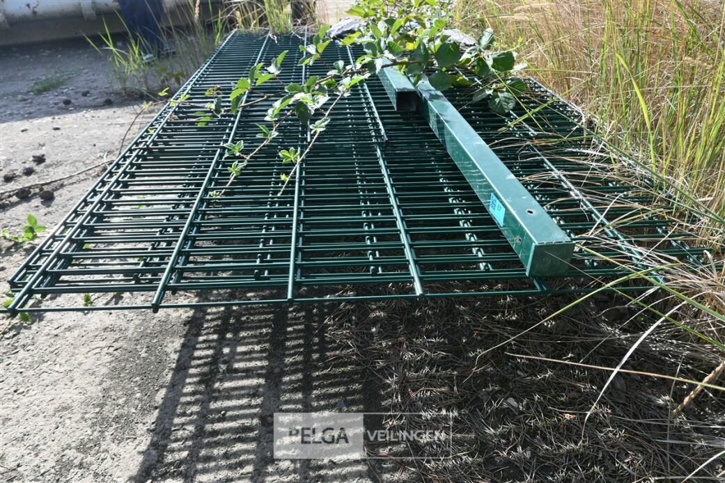 Draadpanelen + poort – foto 3 – kavel bij Belga Veilingen