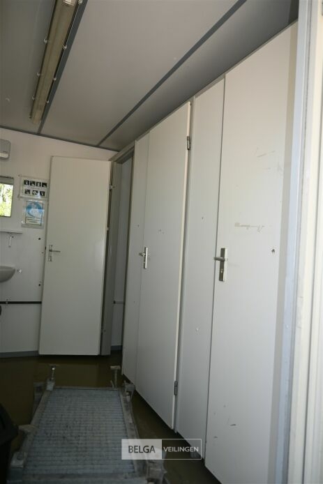 WC-container WARSCO – foto 11 – kavel bij Belga Veilingen