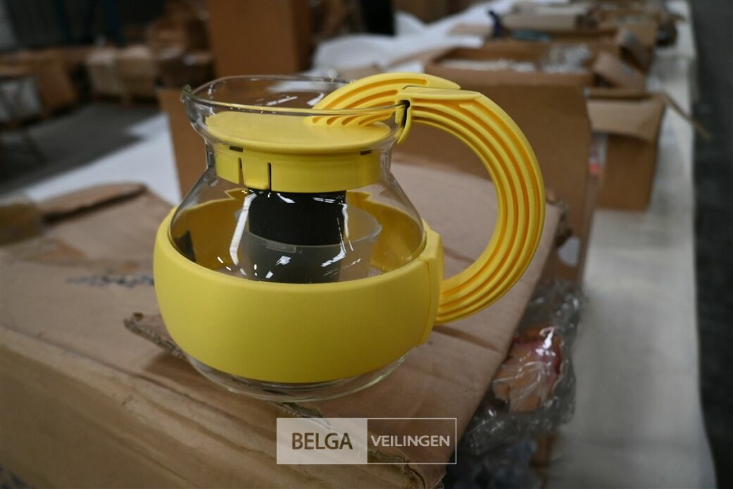 Theeglazen en koffiekannen – foto 8 – kavel bij Belga Veilingen, Lummen