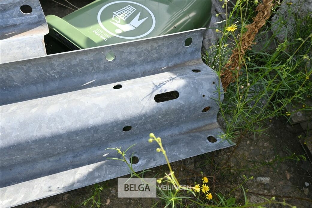 ± 20 Vangrails – foto 4 – kavel bij Belga Veilingen