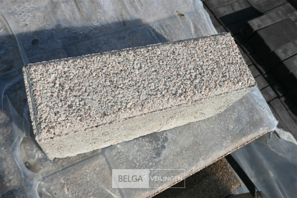 1 Palet grijze klinkers – foto 5 – kavel bij Belga Veilingen