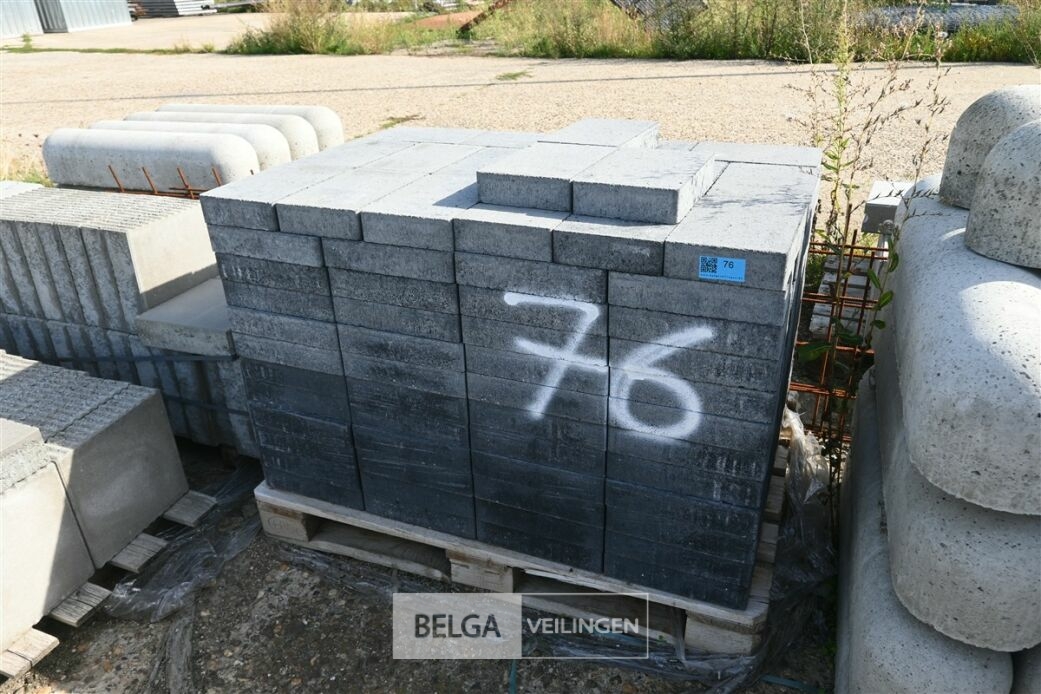 1 Palet blauwe klinkers – foto 2 – kavel bij Belga Veilingen