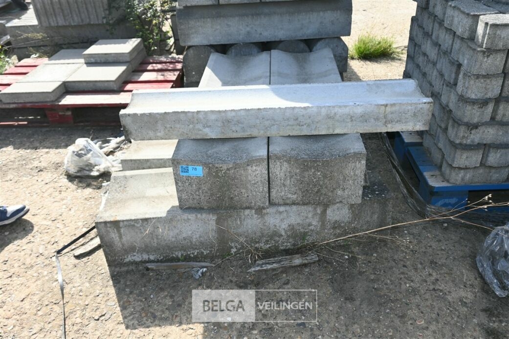 ± 7 diverse betonnen goten – foto 3 – kavel bij Belga Veilingen
