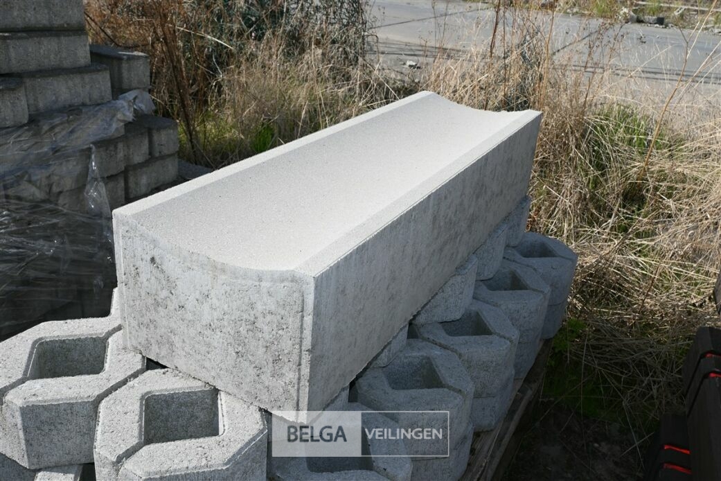 ± 7 diverse betonnen goten – foto 4 – kavel bij Belga Veilingen