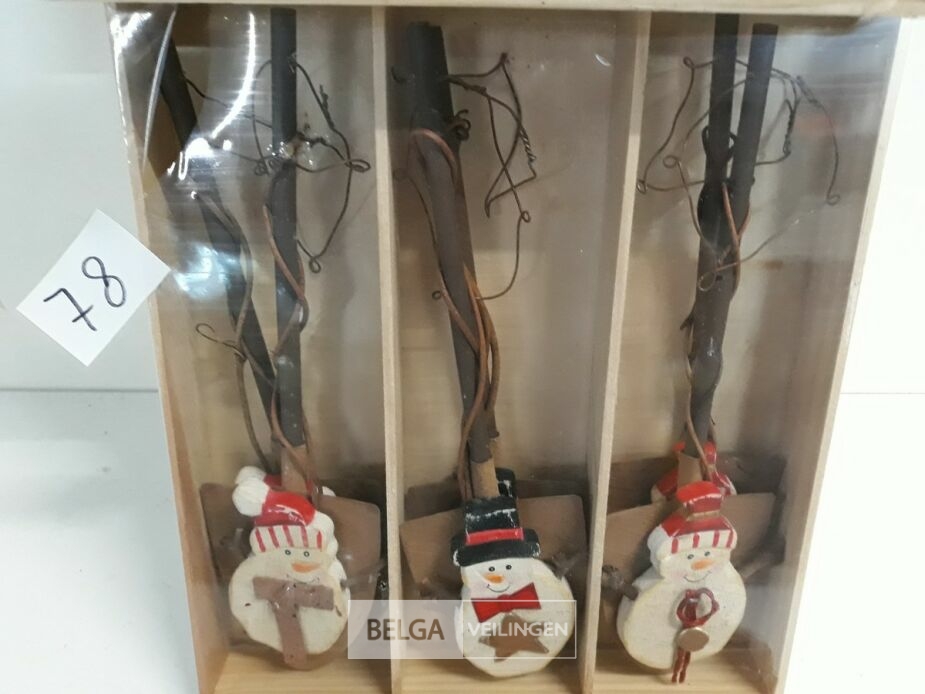 5 x Sneeuwman 6 stuks op schup 18 cm 3 assorti – foto 3 – kavel bij Belga Veilingen, Oudsbergen