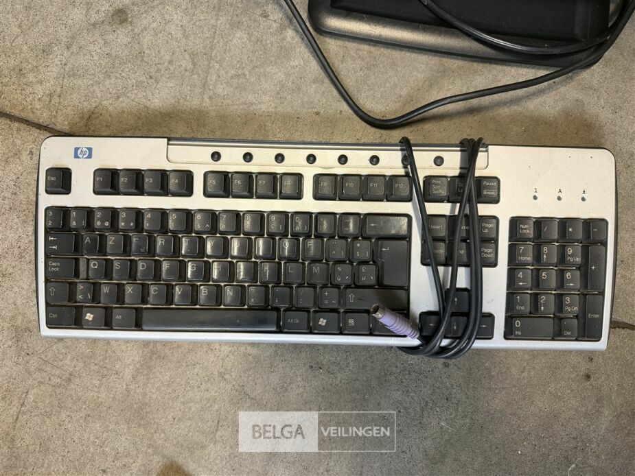 1x Pc-scherm + 2 toetsenborden – foto 7 – kavel bij Belga Veilingen