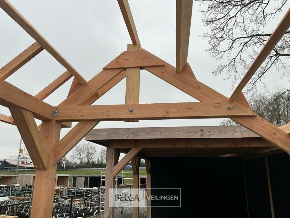 Kapschuur douglas afm 1260x460x325cm BxDxH in cm – foto 6 – kavel bij Belga Veilingen, Lummen