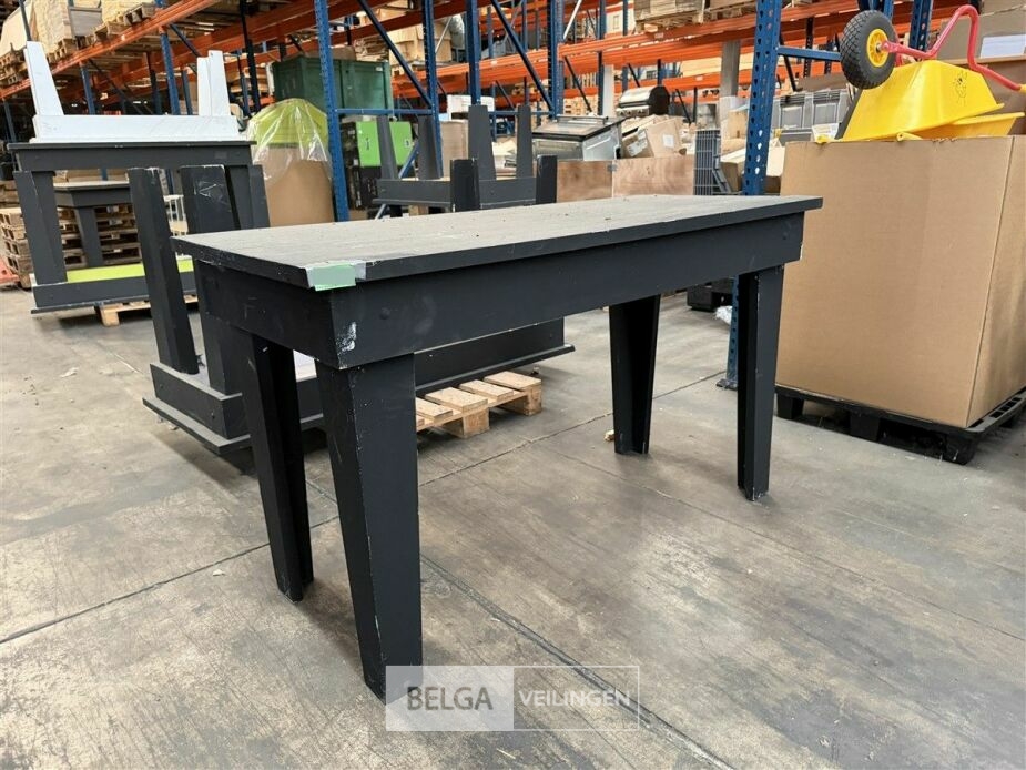Houten tafel/presentatietafel – foto 3 – kavel bij Belga Veilingen, Lummen