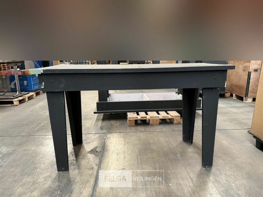 Houten tafel/presentatietafel – foto 6 – kavel bij Belga Veilingen, Lummen