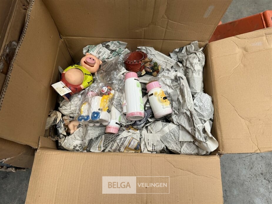Spaarpotten en kaarsenhouders – foto 2 – kavel bij Belga Veilingen, Lummen