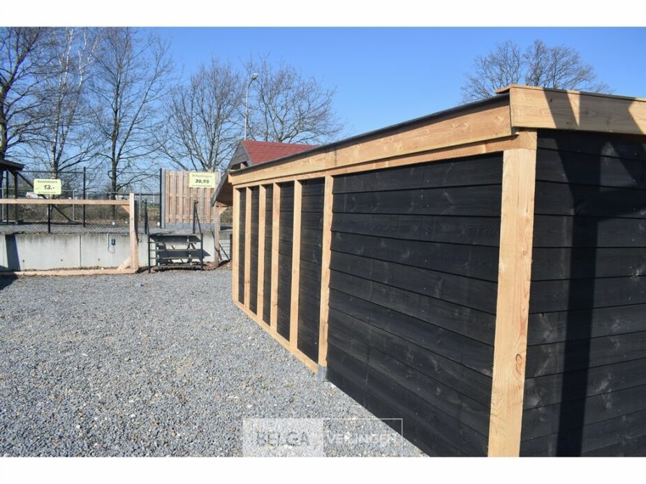 Buitenverblijf met berging douglas afm 300x300cm, 700x300x245x230cm – foto 4 – kavel bij Belga Veilingen, Lummen