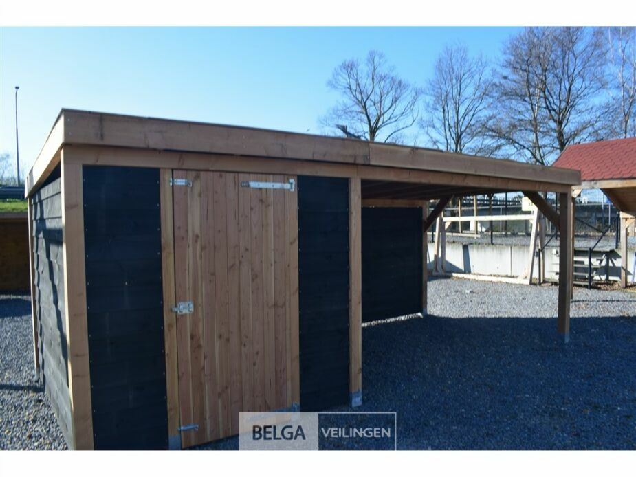 Buitenverblijf met berging douglas afm 300x400cm, 700x400x245x230cm – foto 2 – kavel bij Belga Veilingen, Lummen