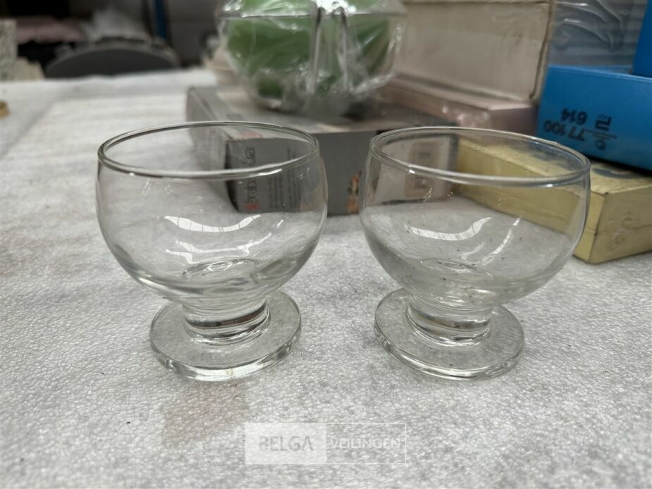 ± 40 Amuse glaasjes – foto 2 – kavel bij Belga Veilingen, Lummen