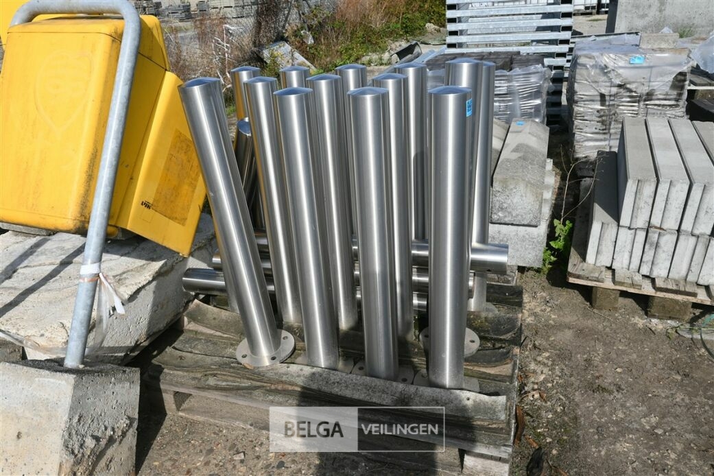 ± 18 Paaltjes INOX – foto 2 – kavel bij Belga Veilingen