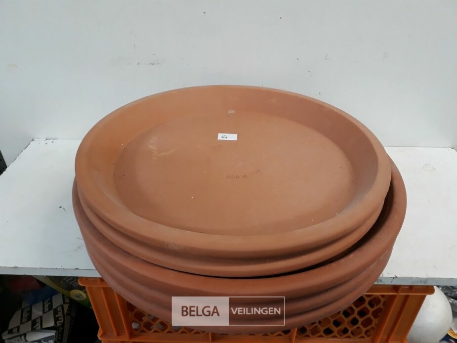 5 x Onderschotel terracotta 2x48 cm + 3x53 cm – foto 2 – kavel bij Belga Veilingen, Oudsbergen