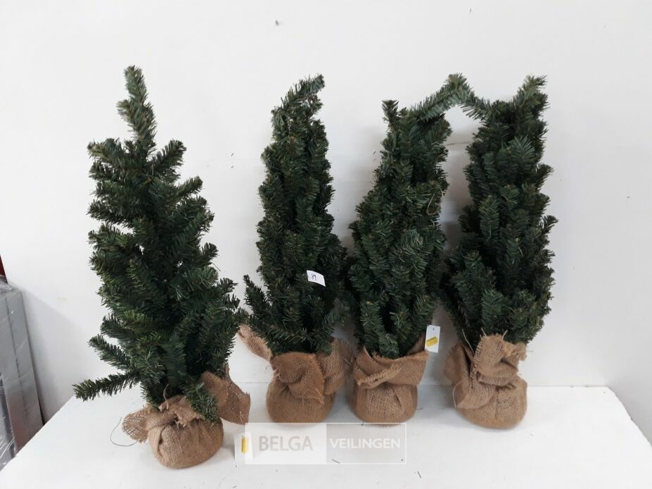 4 x Kerstboom kunststof met kluit 60 cm – foto 3 – kavel bij Belga Veilingen, Oudsbergen