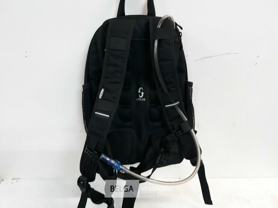 1 x Wandelrugzak 38x30 cm met ingebouwde drinkbus 2L – foto 3 – kavel bij Belga Veilingen, Oudsbergen