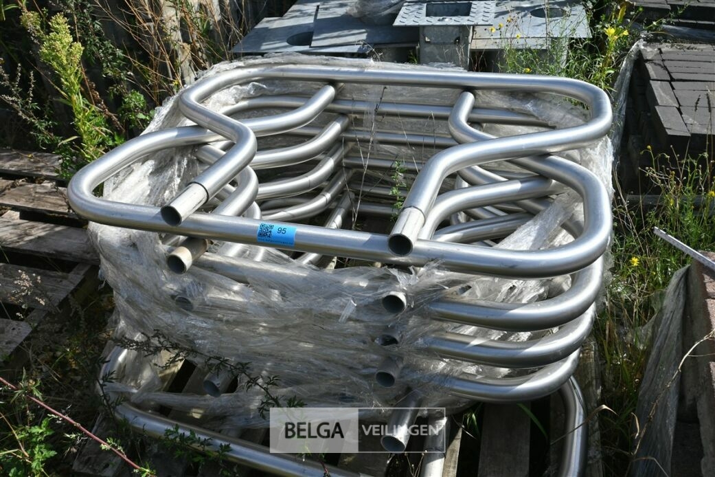 ± 10x Afzetpaaltjes/fietsenrekken – foto 2 – kavel bij Belga Veilingen