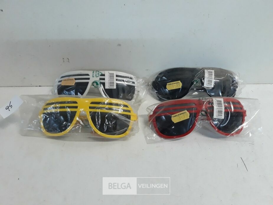 4 x Zonnebril mix kleuren – foto 2 – kavel bij Belga Veilingen, Oudsbergen