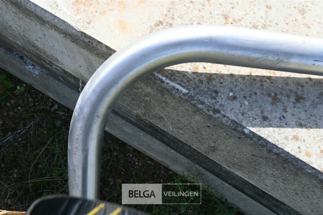 ± 10x Afzetpaaltjes/fietsenrekken – foto 4 – kavel bij Belga Veilingen