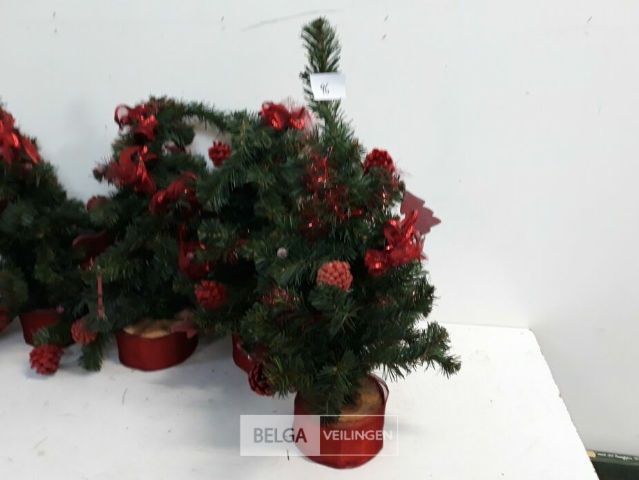 5 x Kerstboom 45 cm met houten voet – foto 3 – kavel bij Belga Veilingen, Oudsbergen