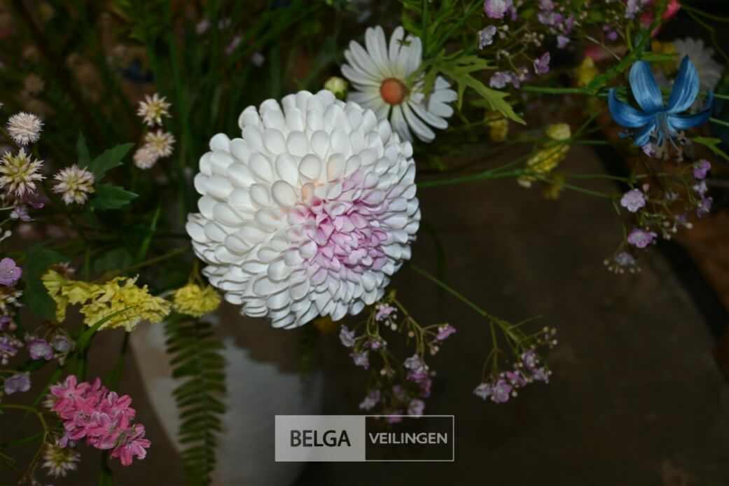 Plastieken bloemstuk – foto 5 – kavel bij Belga Veilingen, Lummen